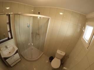 Гостевой дом Casa Tiky Тимишоара Двухместный номер с 2 отдельными кроватями и собственной ванной комнатой-3