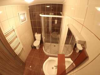 Гостевой дом Casa Tiky Тимишоара Двухместный номер с 2 отдельными кроватями и собственной ванной комнатой-6